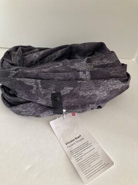 Lululemon Vinyasa Rulu Wrap Scarf Gray Camouflage Snaps Stretch NWT One Size